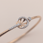 Load image into Gallery viewer, Modern Diamond Sunburst Circle Interlocking Bangle in 18K Rose Gold