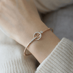 Load image into Gallery viewer, Modern Diamond Sunburst Circle Interlocking Bangle in 18K Rose Gold