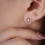 Load image into Gallery viewer, Open Petal Blossom 18K Yellow Gold Diamond Stud Earrings