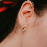 Load image into Gallery viewer, Sculpted Ribbon Twist 18K Yellow Gold Diamond Stud Earrings