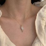 Load image into Gallery viewer, Serpentine Glow 18K Yellow Gold Diamond Flow Pendant