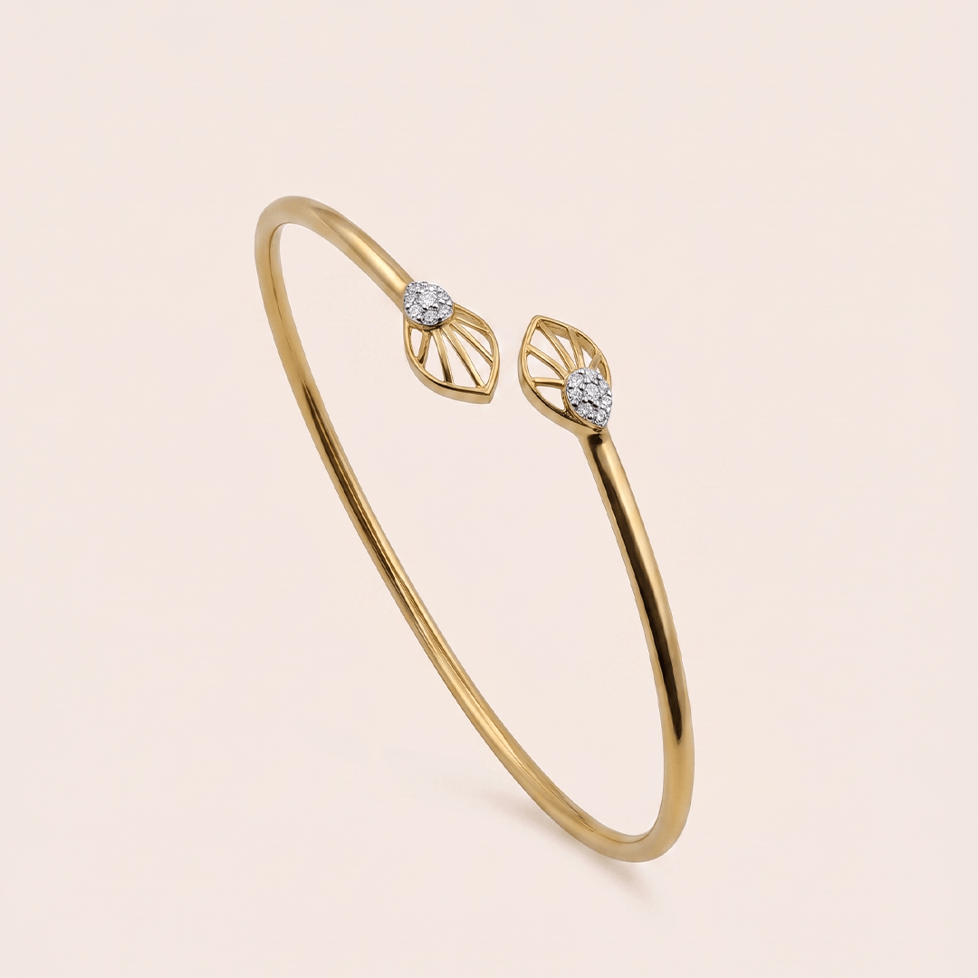 Elegant Diamond Openwork Leaf Openable Bangle in 18K Yellow Gold