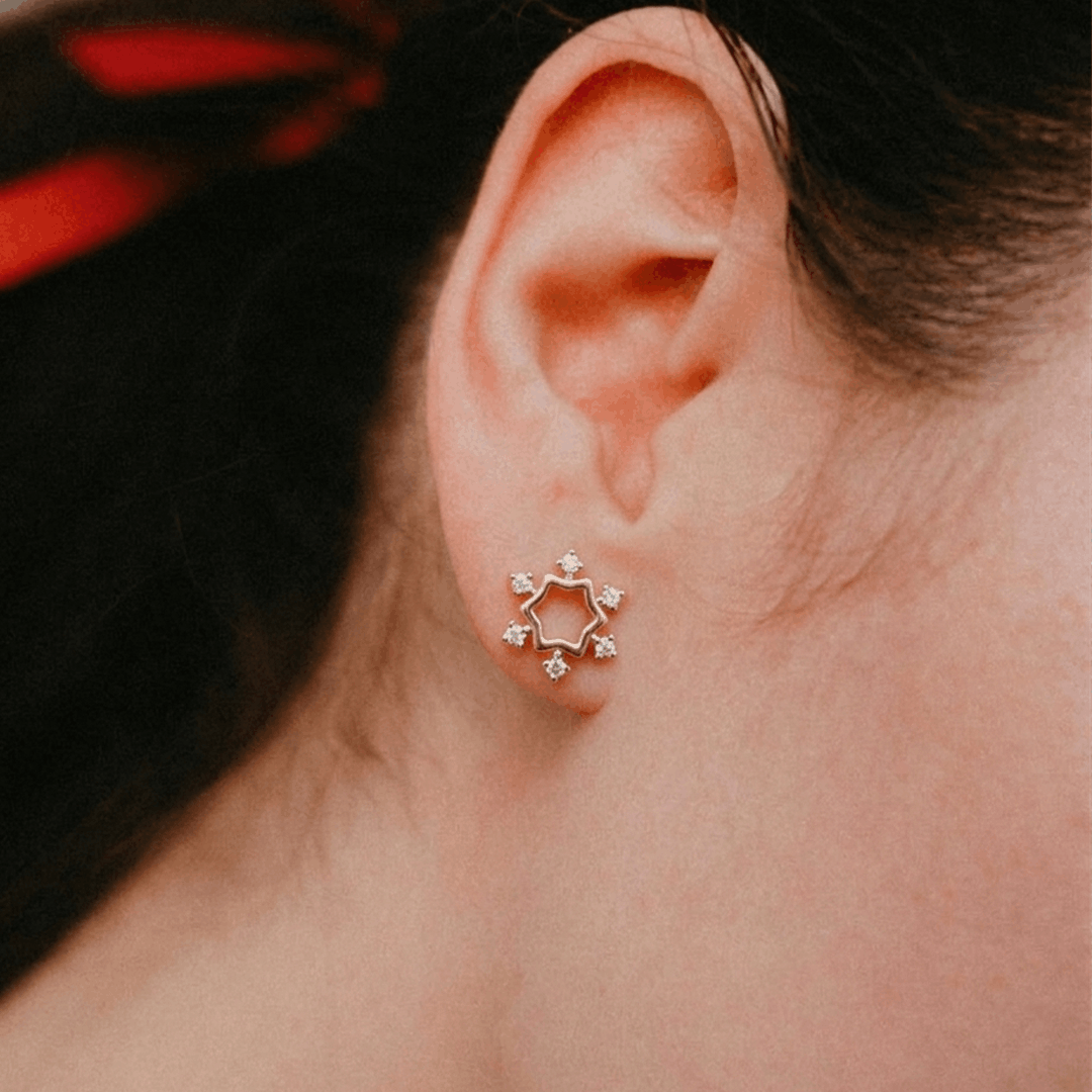 Minimalist Open Star Diamond Stud Earrings in 18K Rose Gold