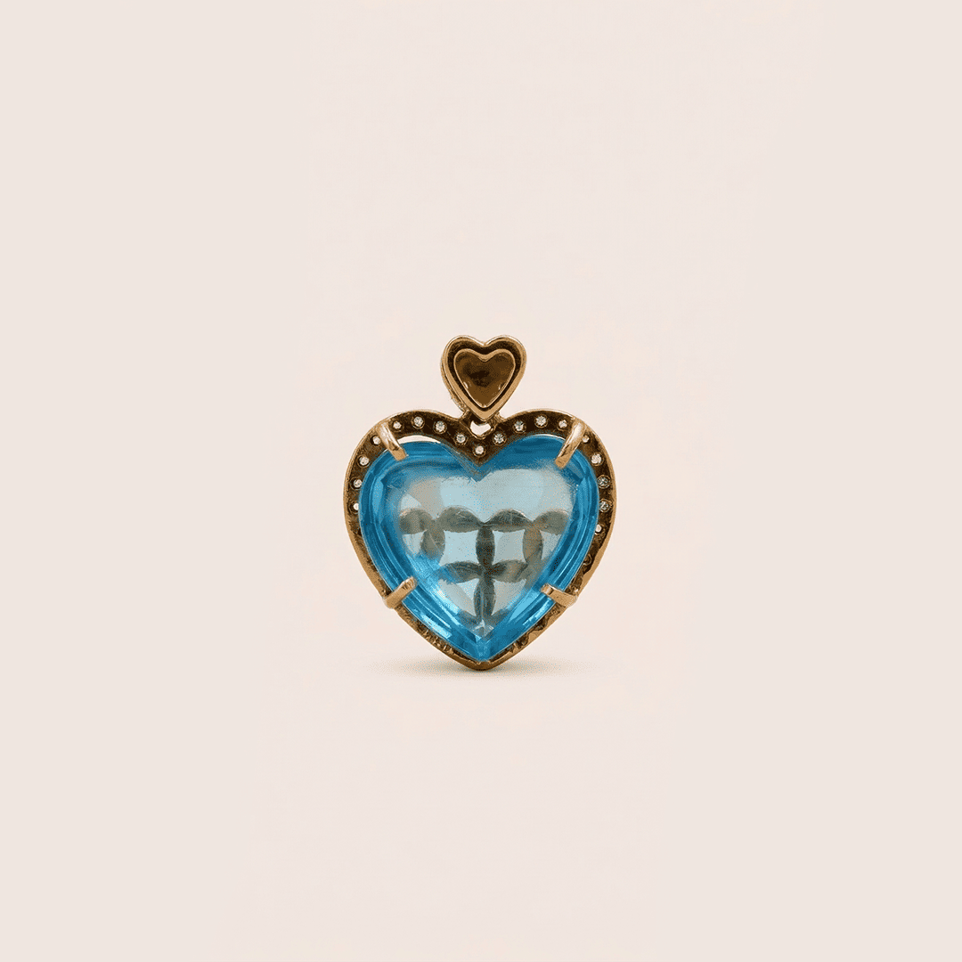 Cyan Heart Filigree Pendant in 18K Yellow Gold