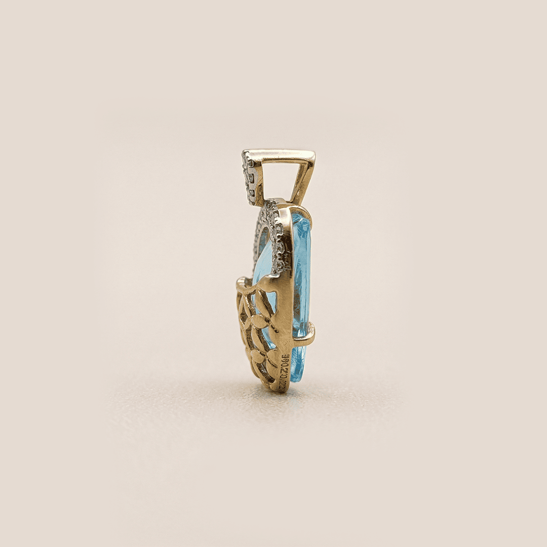 Cyan Heart Filigree Pendant in 18K Yellow Gold